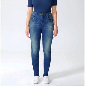 Universal Standard Logan High Rise 5 Pocket Vintage Jeans - Distressed Blue